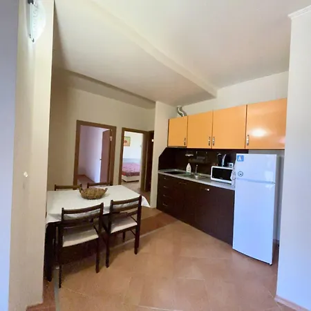 Romana Second Floor 3 Bedroom Lägenhet *